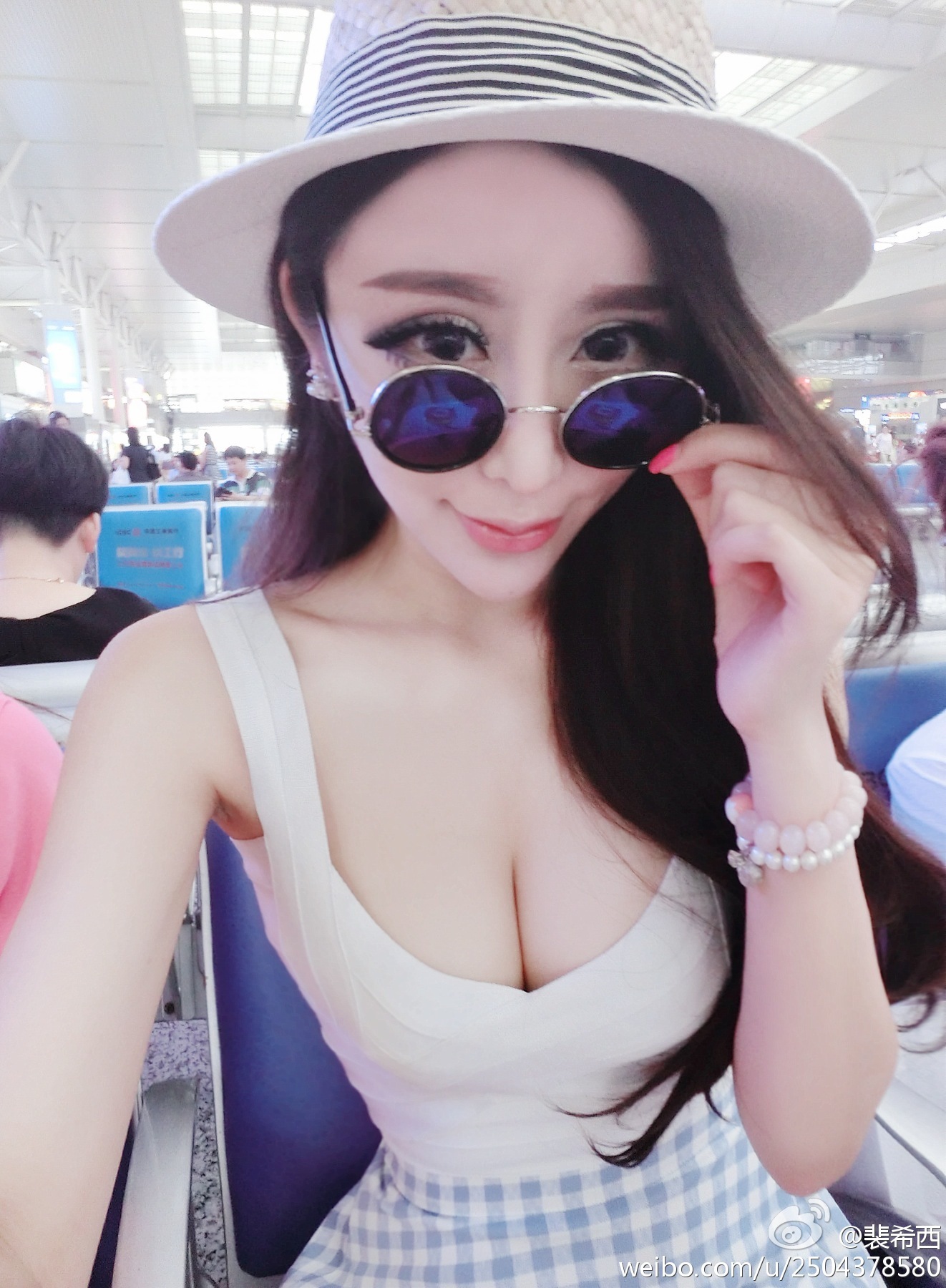 性感豪乳车模 - 裴希西 黑丝长腿姐姐 1