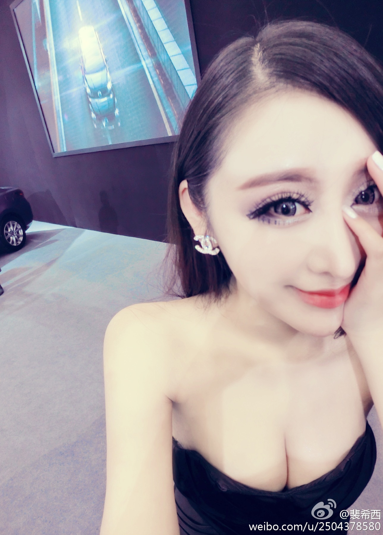 性感豪乳车模 - 裴希西 黑丝长腿姐姐 1