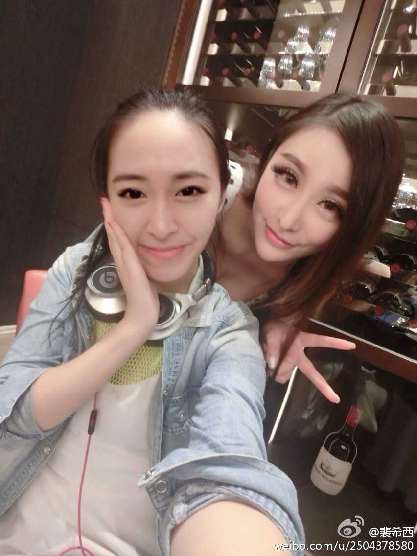 性感豪乳车模 - 裴希西 黑丝长腿姐姐 1