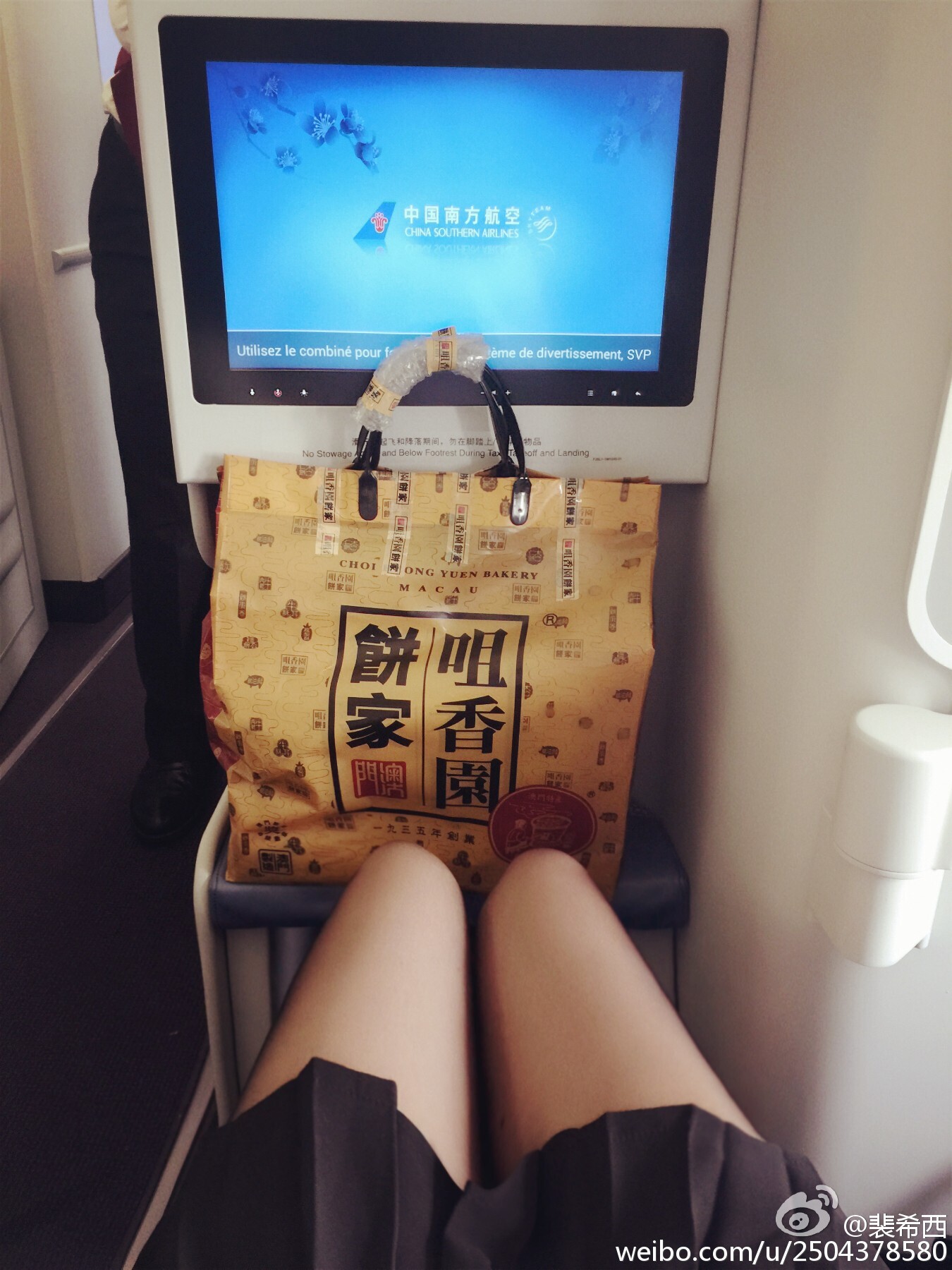 性感豪乳车模 - 裴希西 黑丝长腿姐姐 2