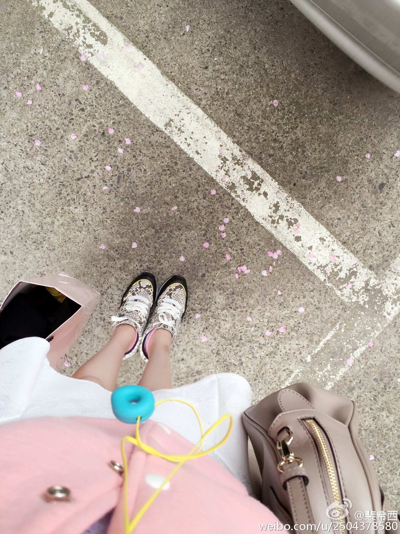 性感豪乳车模 - 裴希西 黑丝长腿姐姐 2