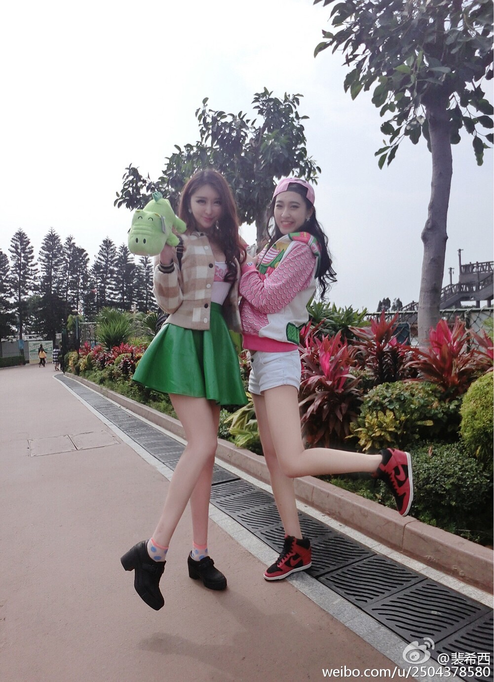 性感豪乳车模 - 裴希西 黑丝长腿姐姐 2