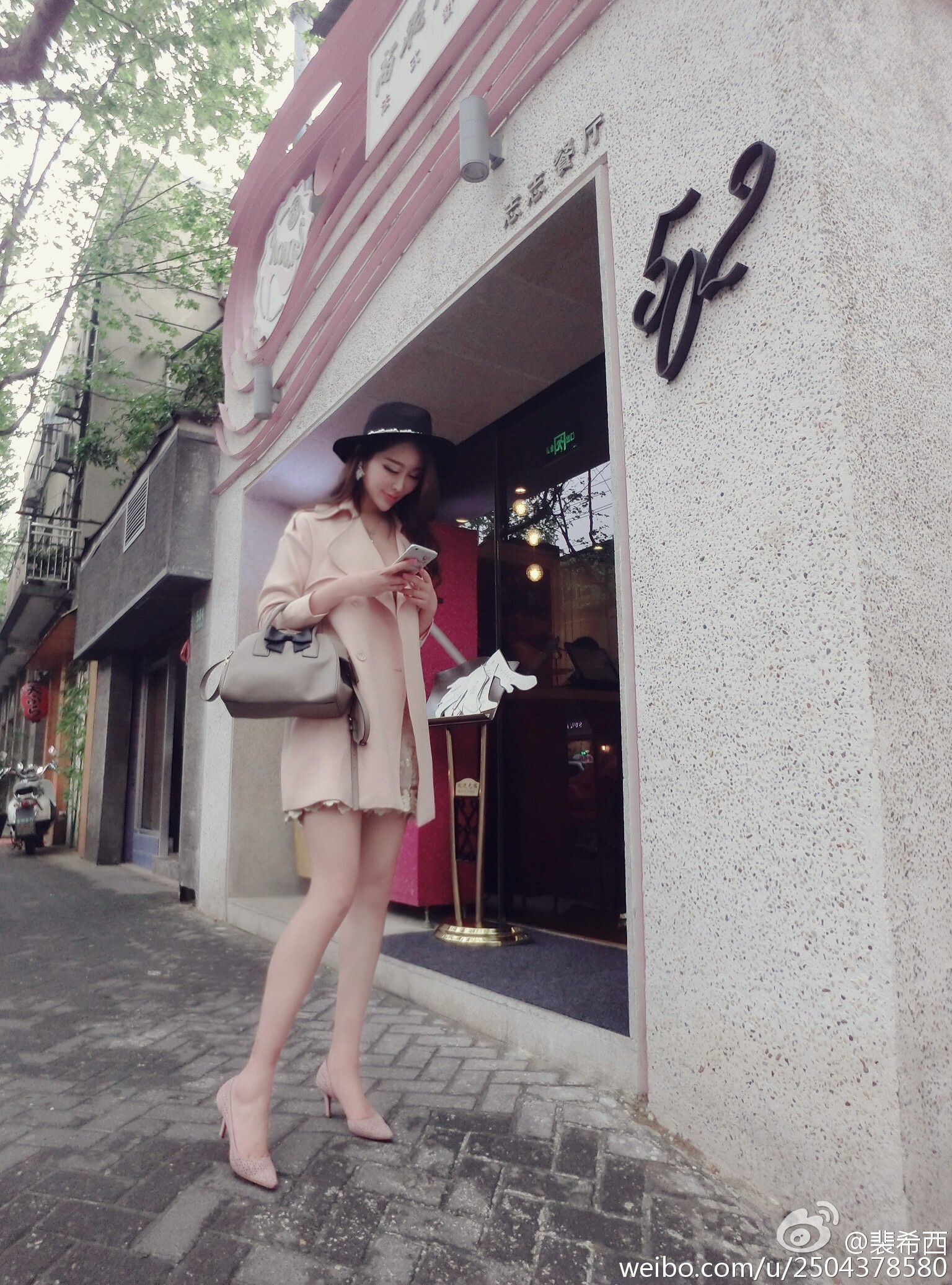 性感豪乳车模 - 裴希西 黑丝长腿姐姐 2