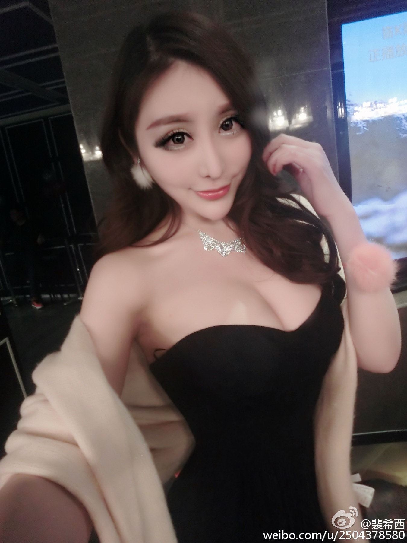 性感豪乳车模 - 裴希西 黑丝长腿姐姐 3