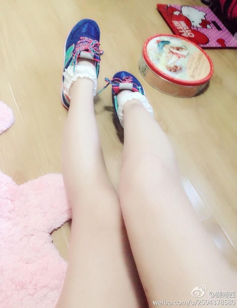 性感豪乳车模 - 裴希西 黑丝长腿姐姐 3