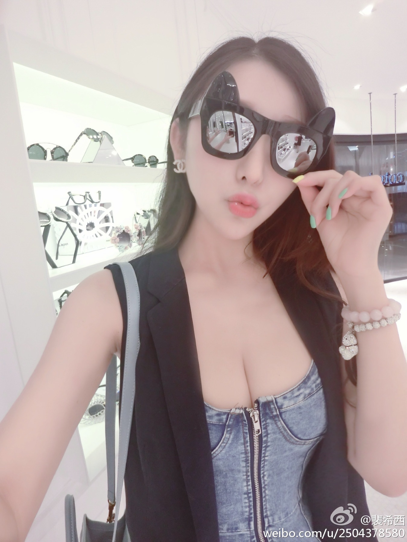 性感豪乳车模 - 裴希西 黑丝长腿姐姐 3