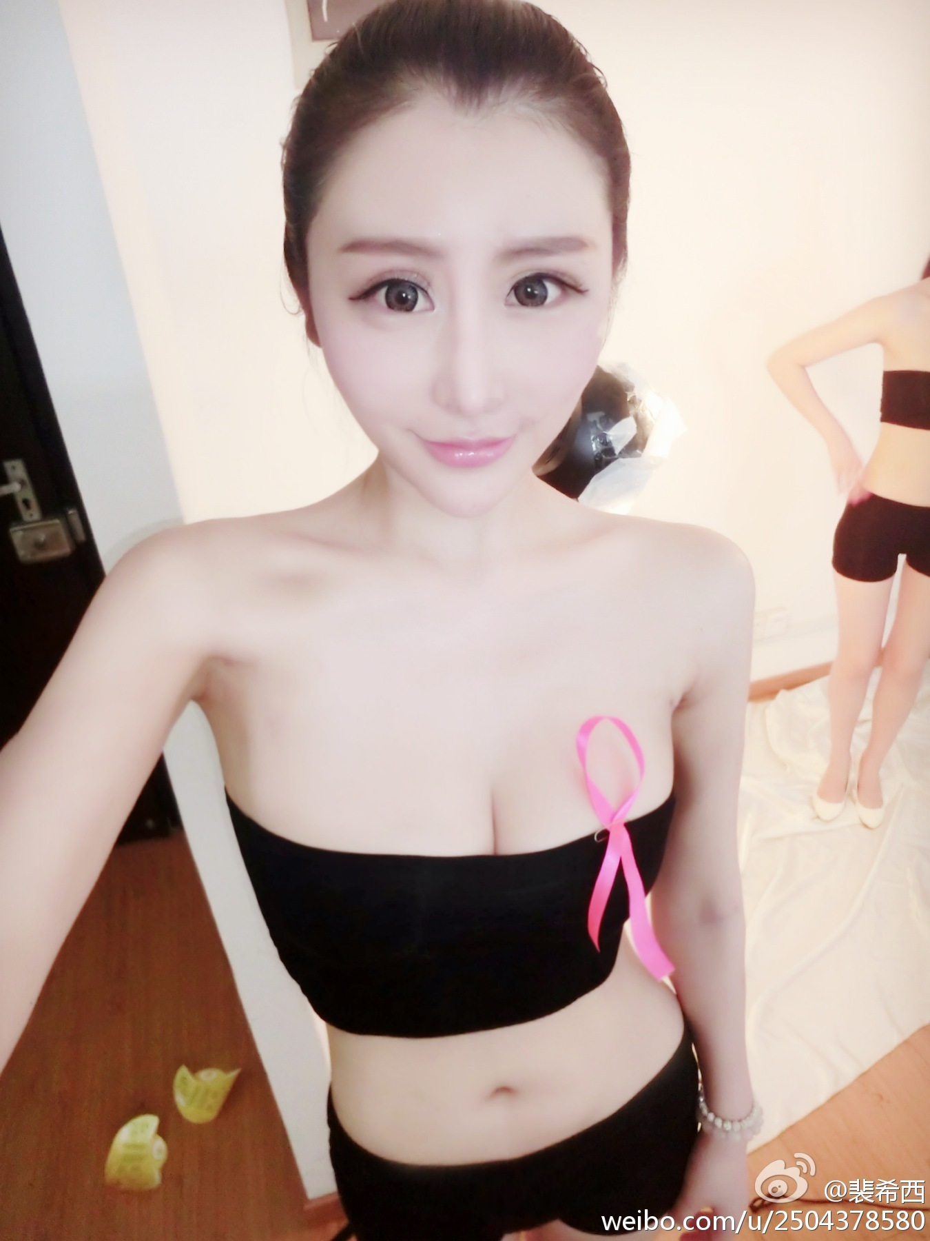 性感豪乳车模 - 裴希西 黑丝长腿姐姐 3