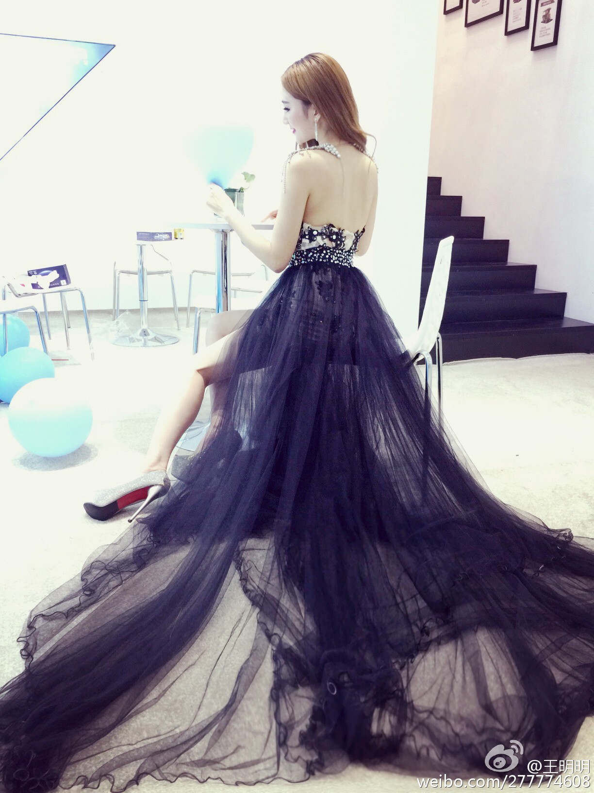 胸模冠军王明明最近微博图集 微博配图