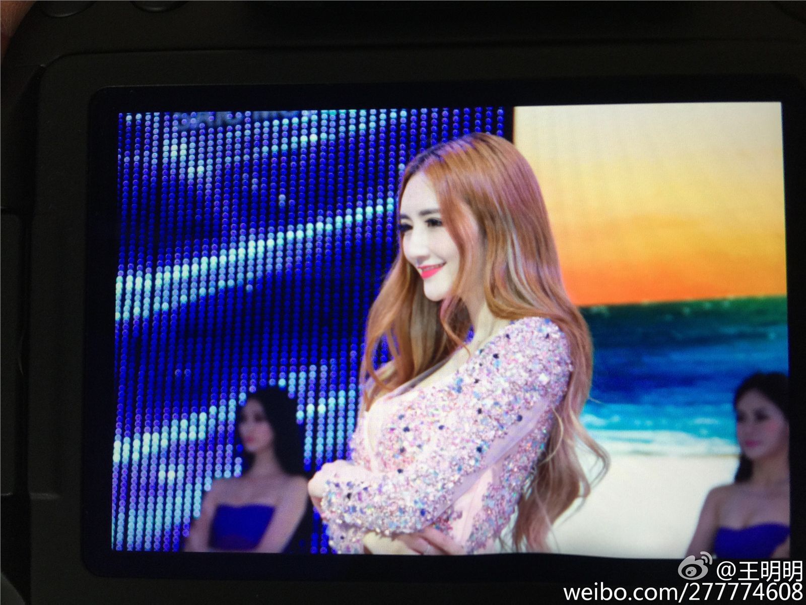胸模冠军王明明最近微博图集 微博配图