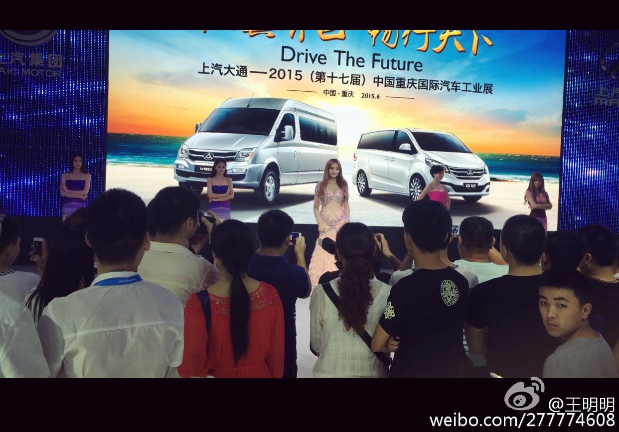 胸模冠军王明明最近微博图集 微博配图