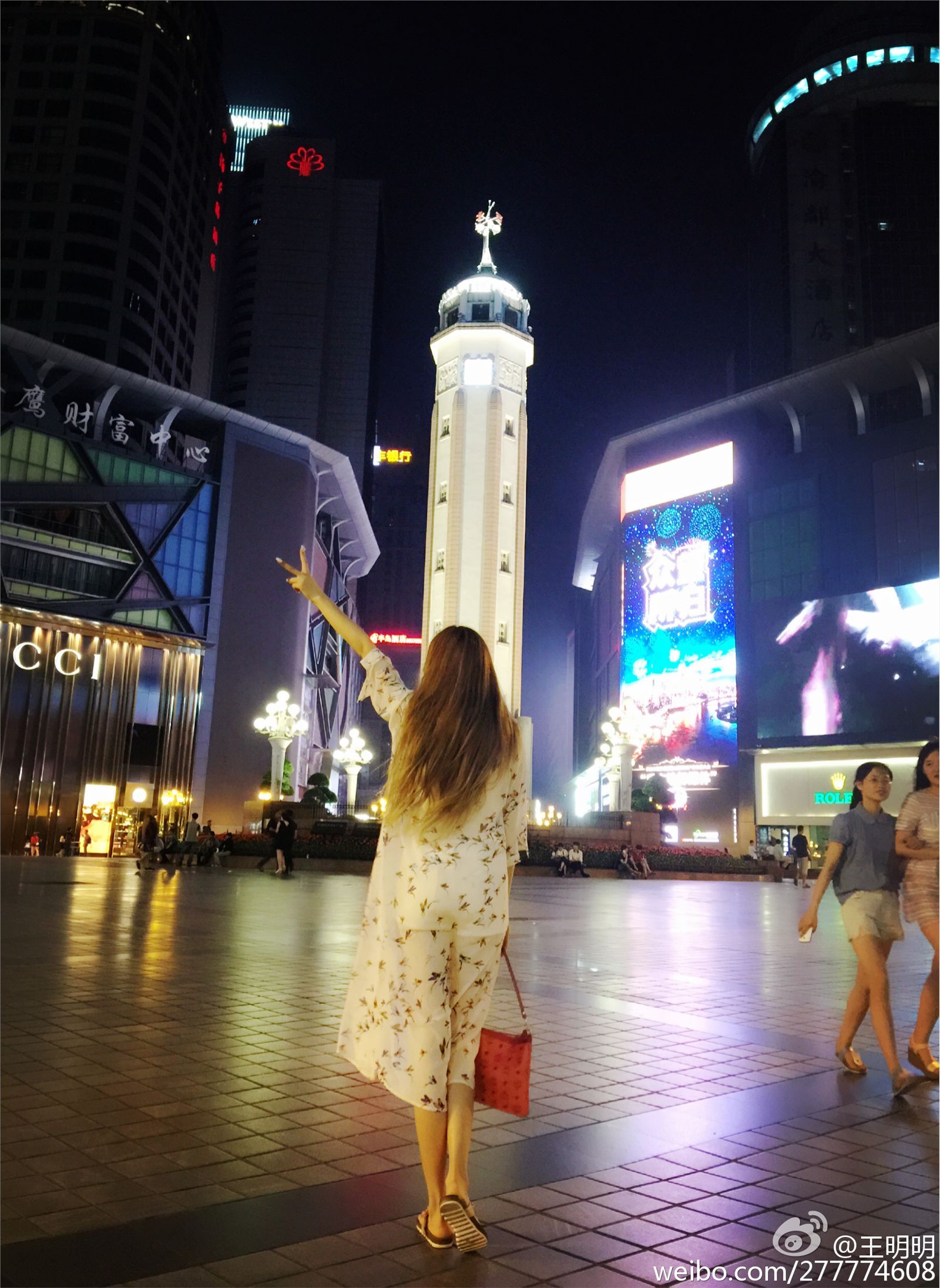 胸模冠军王明明最近微博图集 微博配图