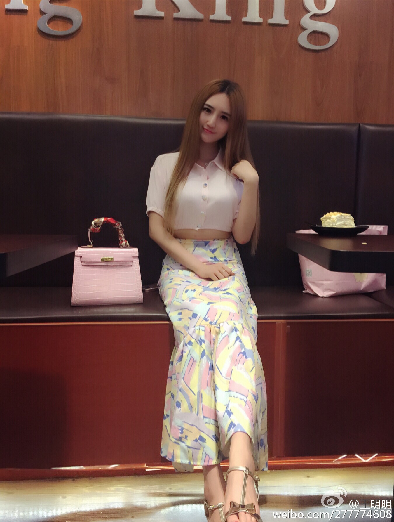 胸模冠军王明明最近微博图集 微博配图