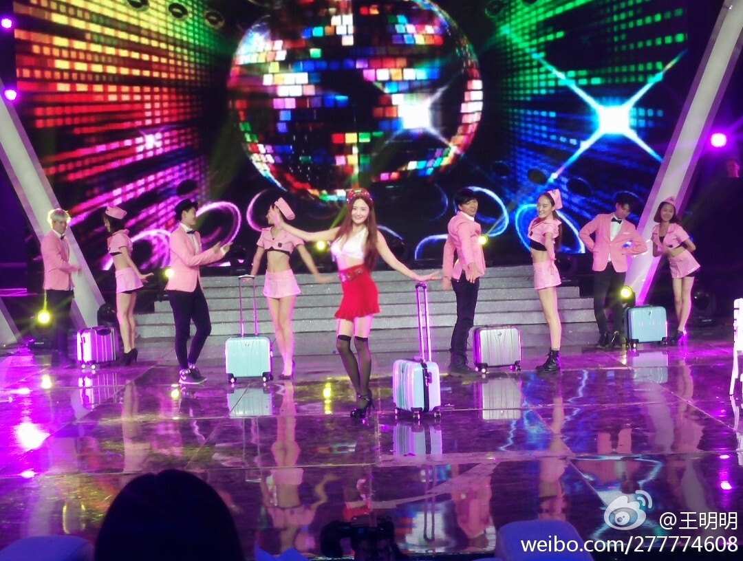 胸模冠军王明明最近微博图集 微博配图