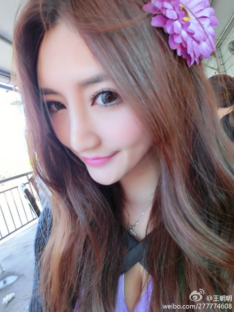 胸模冠军王明明最近微博图集 微博配图