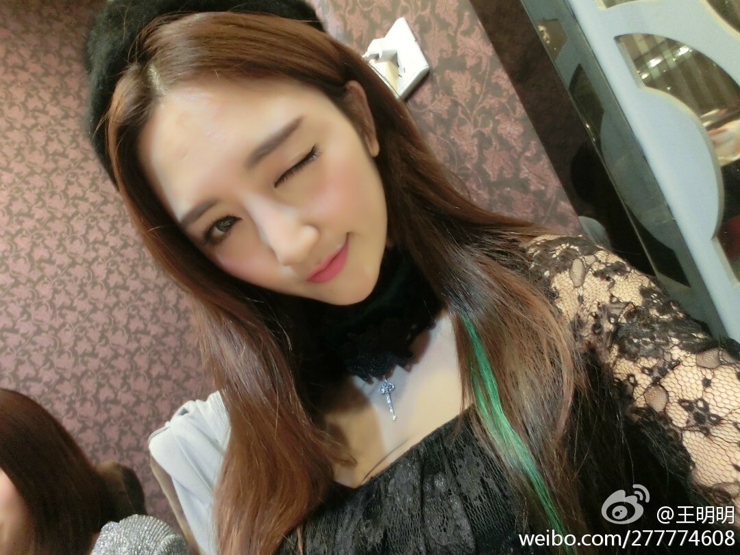 胸模冠军王明明最近微博图集 微博配图