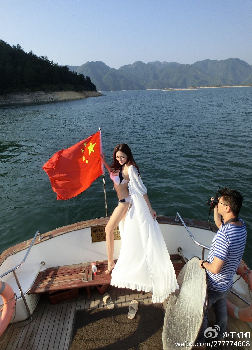 胸模冠军王明明最近微博图集 微博配图