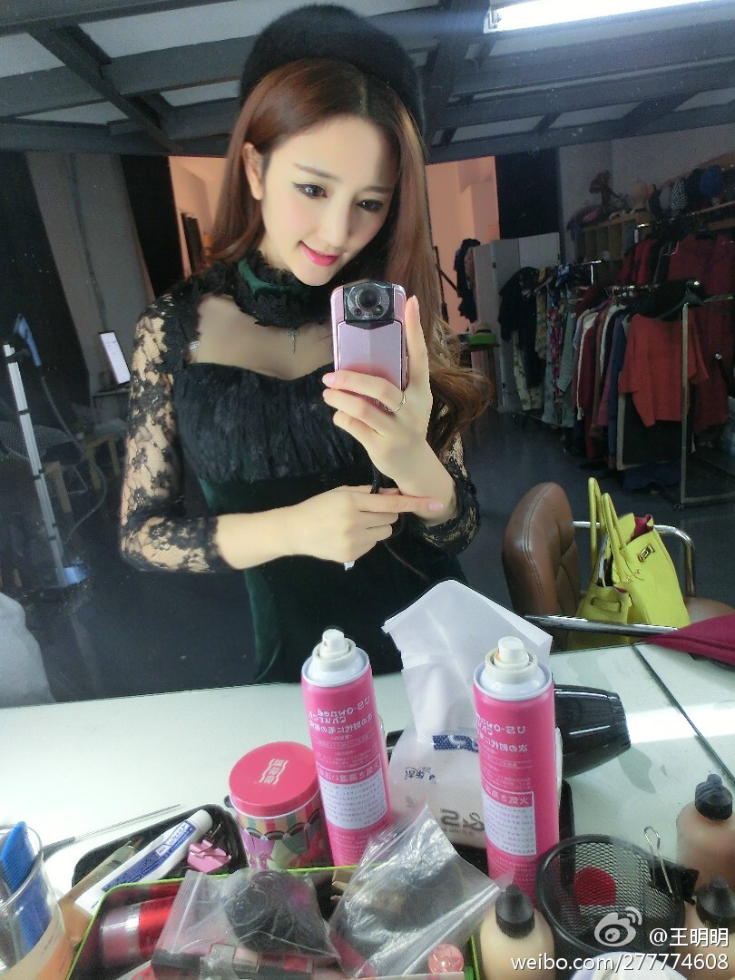 胸模冠军王明明最近微博图集 微博配图
