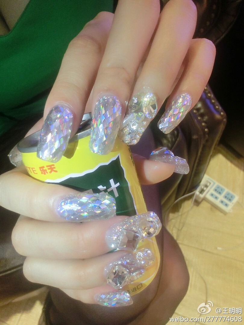 胸模冠军王明明最近微博图集 微博配图