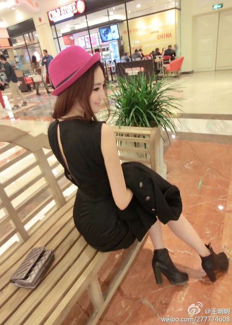 胸模冠军王明明最近微博图集 微博配图