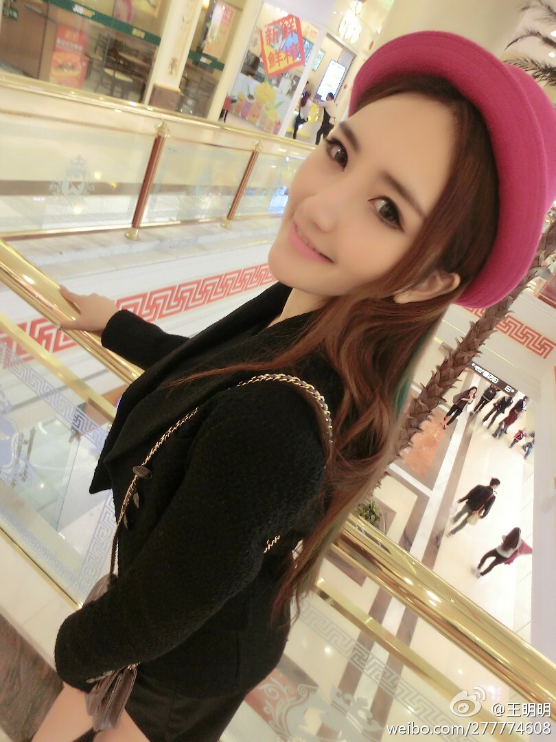 胸模冠军王明明最近微博图集 微博配图