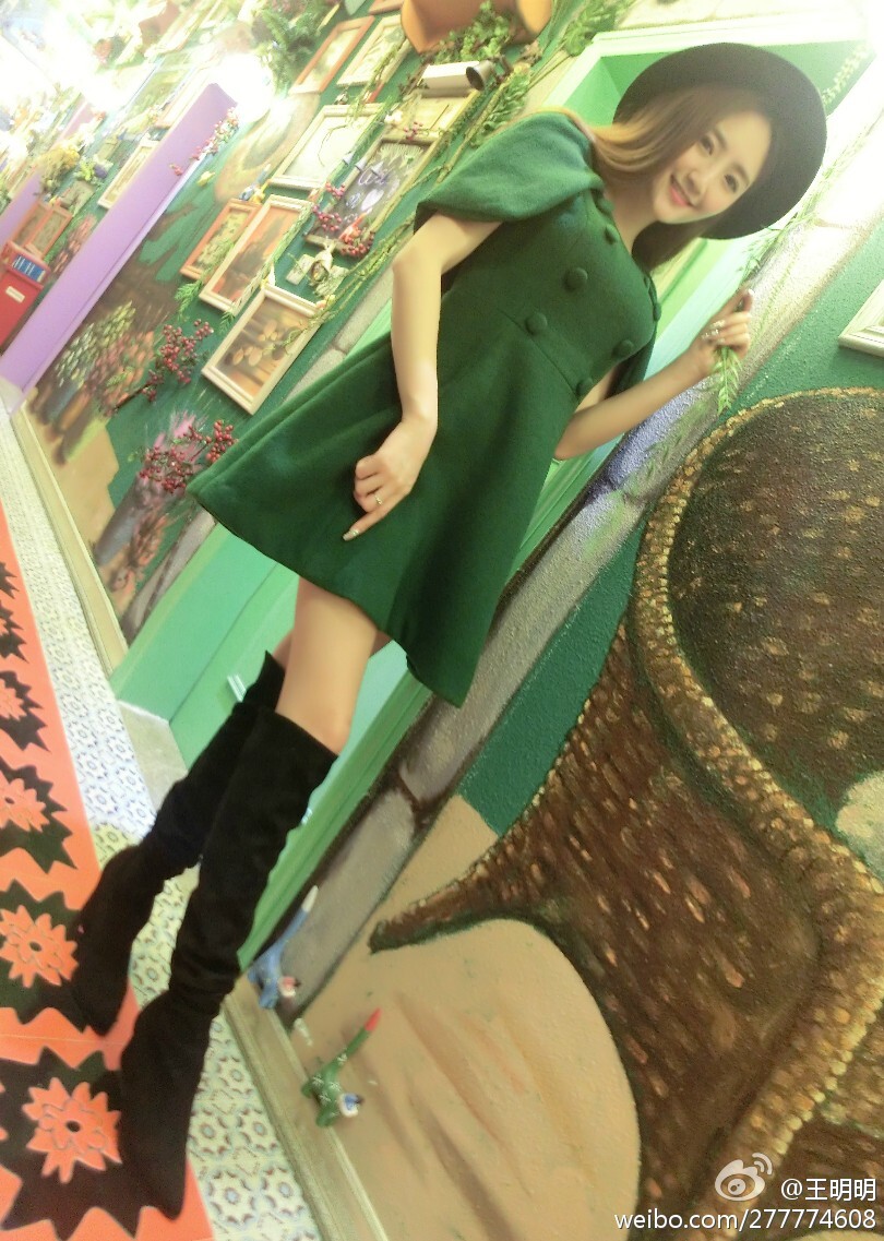 胸模冠军王明明最近微博图集 微博配图