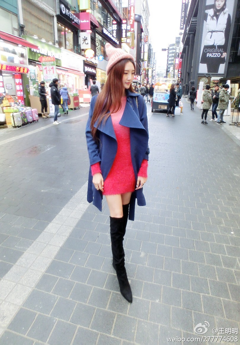 胸模冠军王明明最近微博图集 微博配图