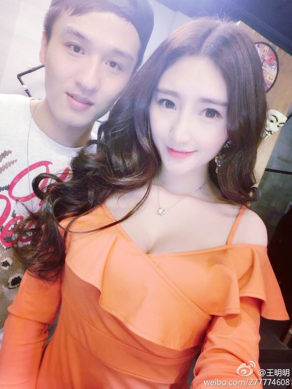 胸模冠军王明明最近微博图集 微博配图