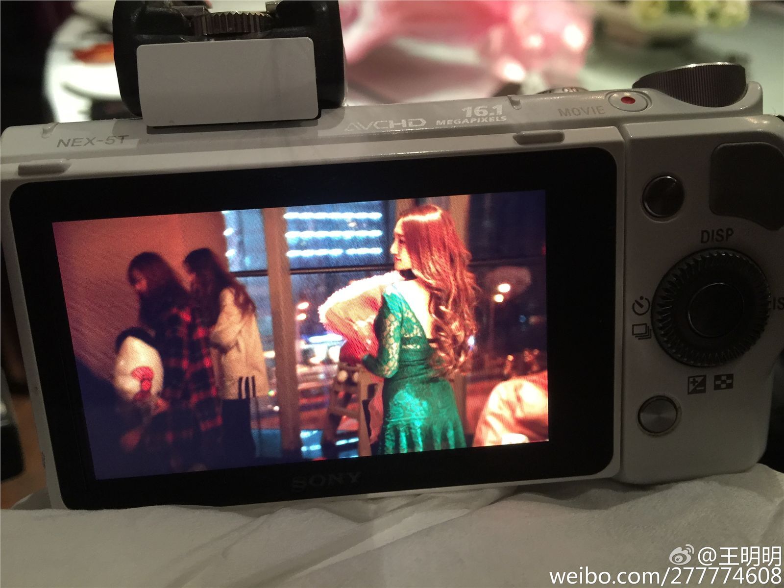 胸模冠军王明明最近微博图集 微博配图