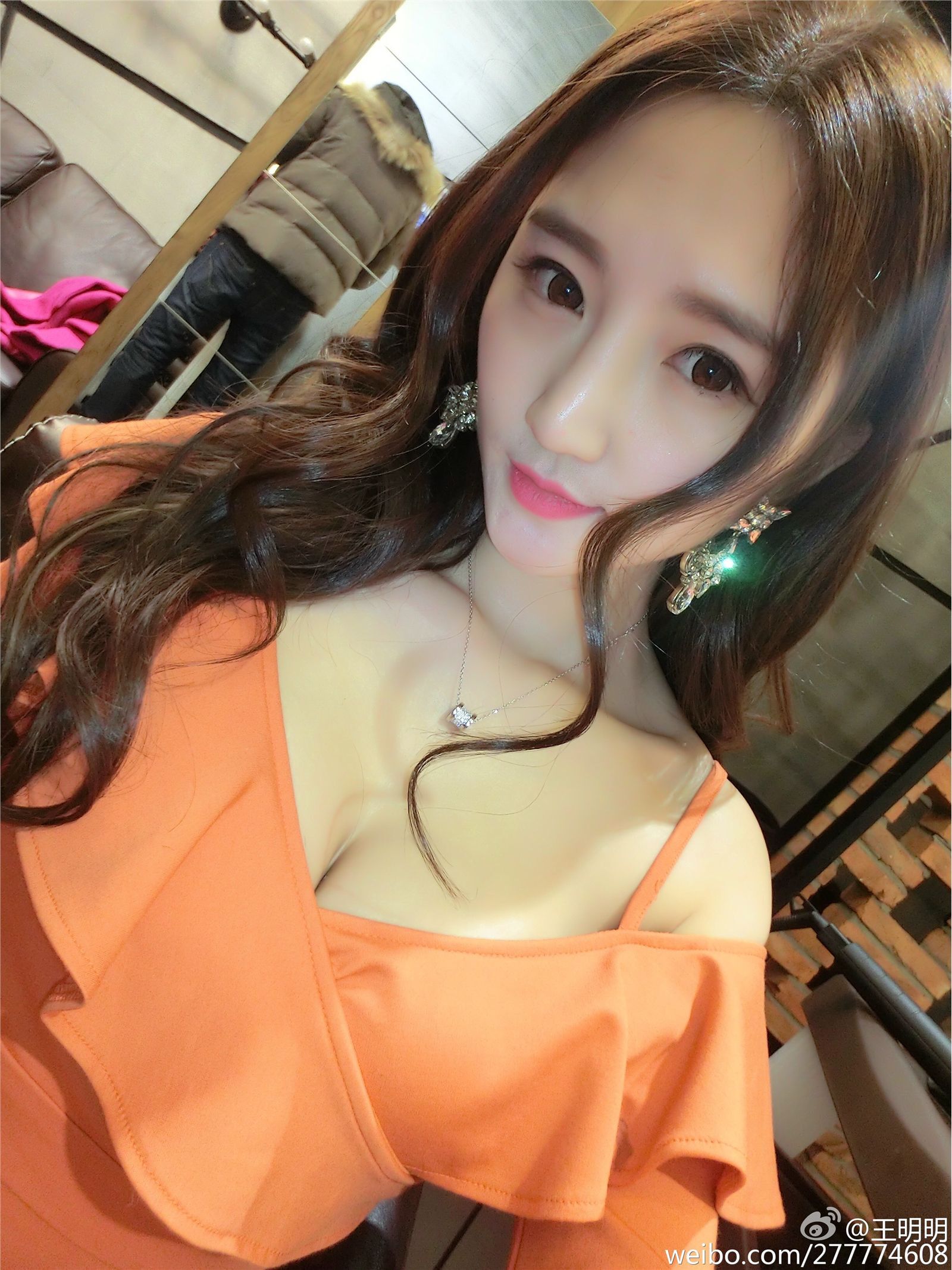 胸模冠军王明明最近微博图集 微博配图
