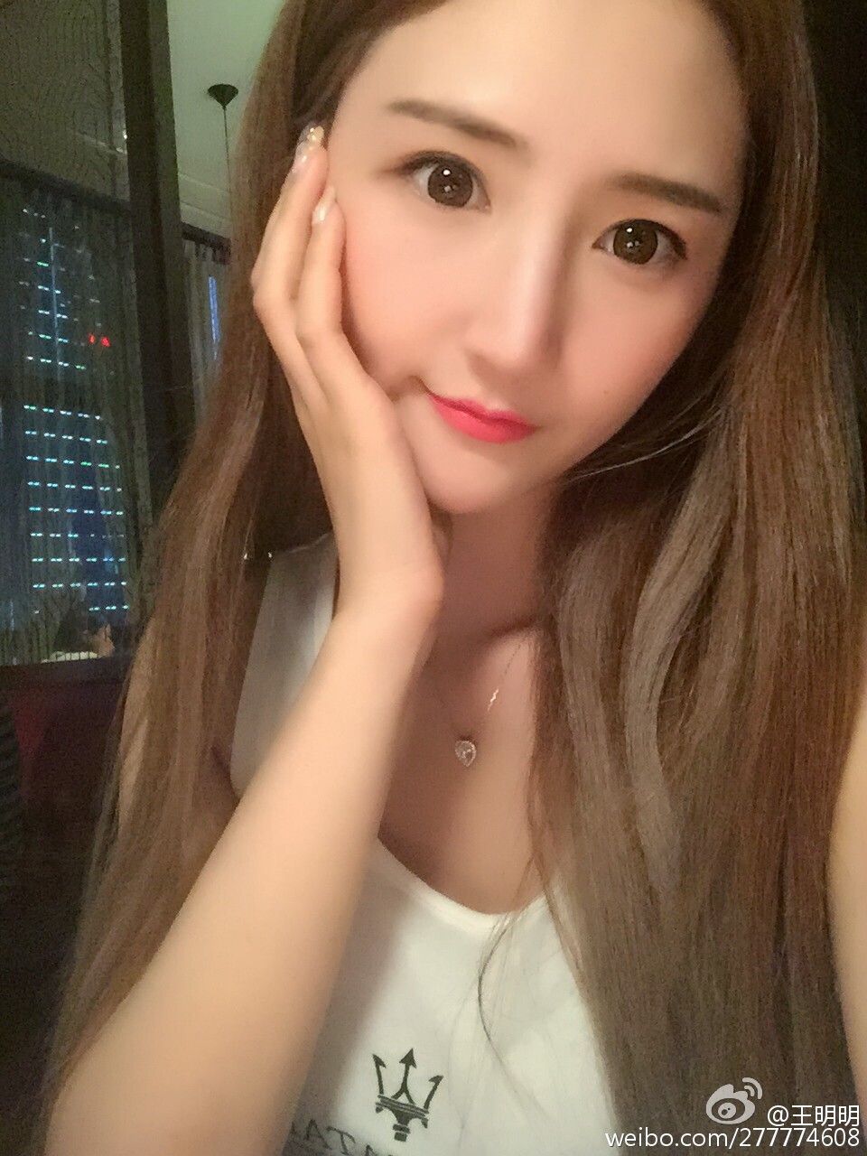 胸模冠军王明明最近微博图集 微博配图