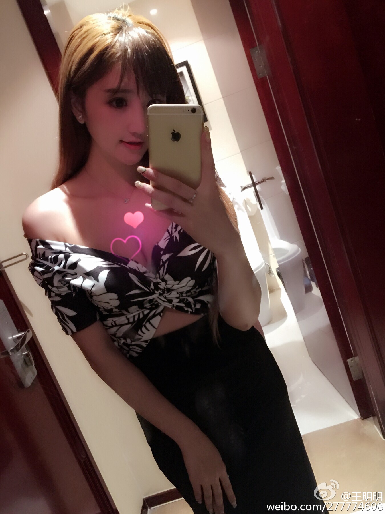 胸模冠军王明明最近微博图集 微博配图