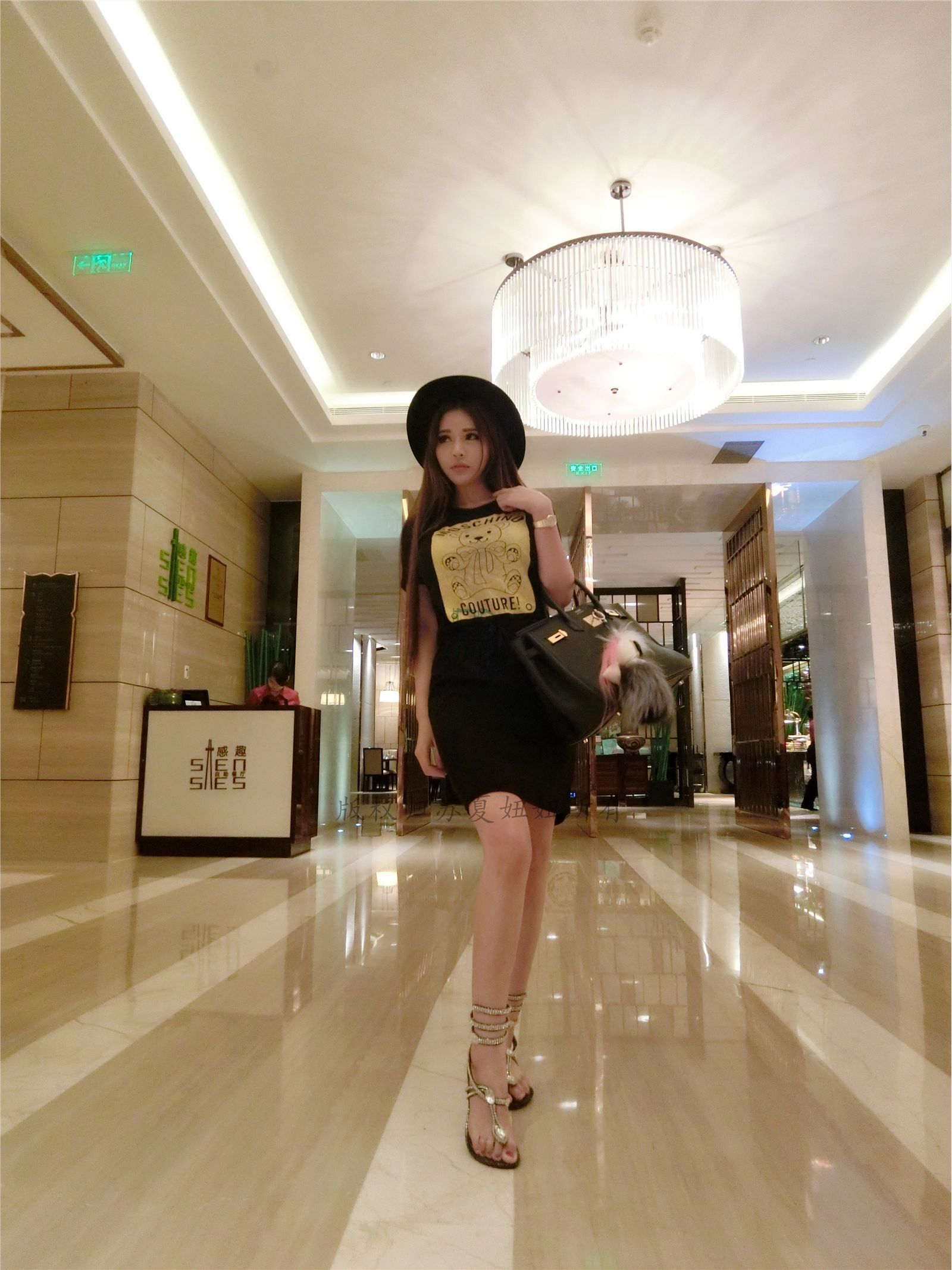 网络红人苏夏妞妞最新微博工作图集 全新苏夏