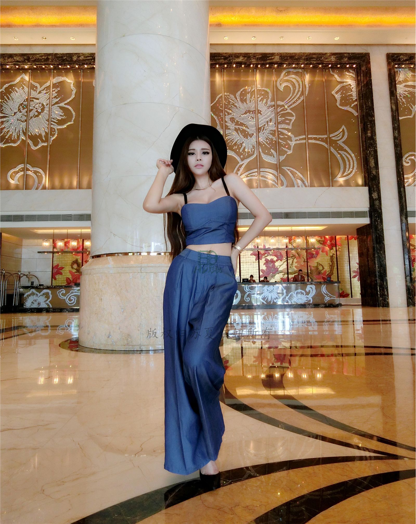 网络红人苏夏妞妞最新微博工作图集 全新苏夏