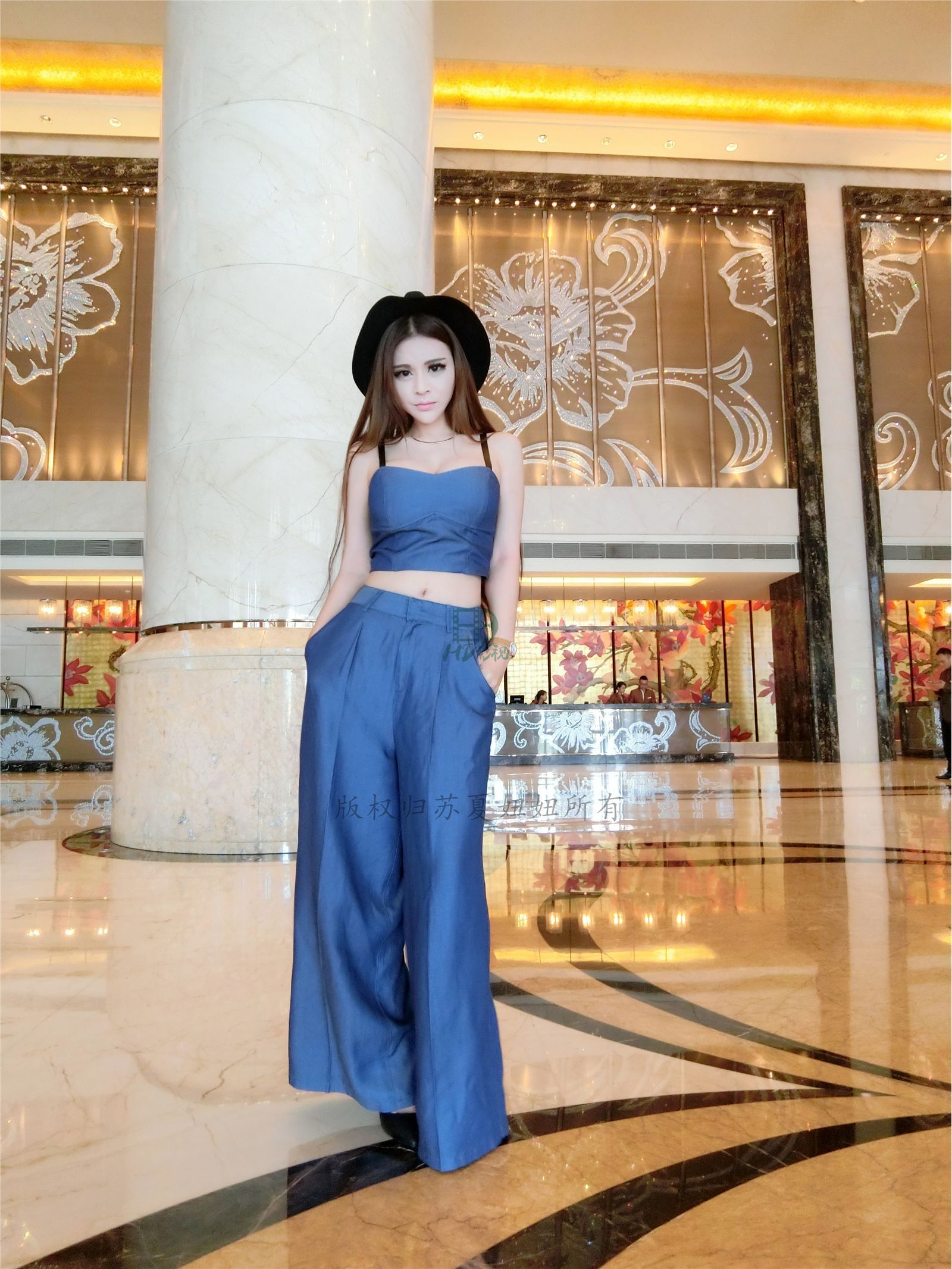 网络红人苏夏妞妞最新微博工作图集 全新苏夏