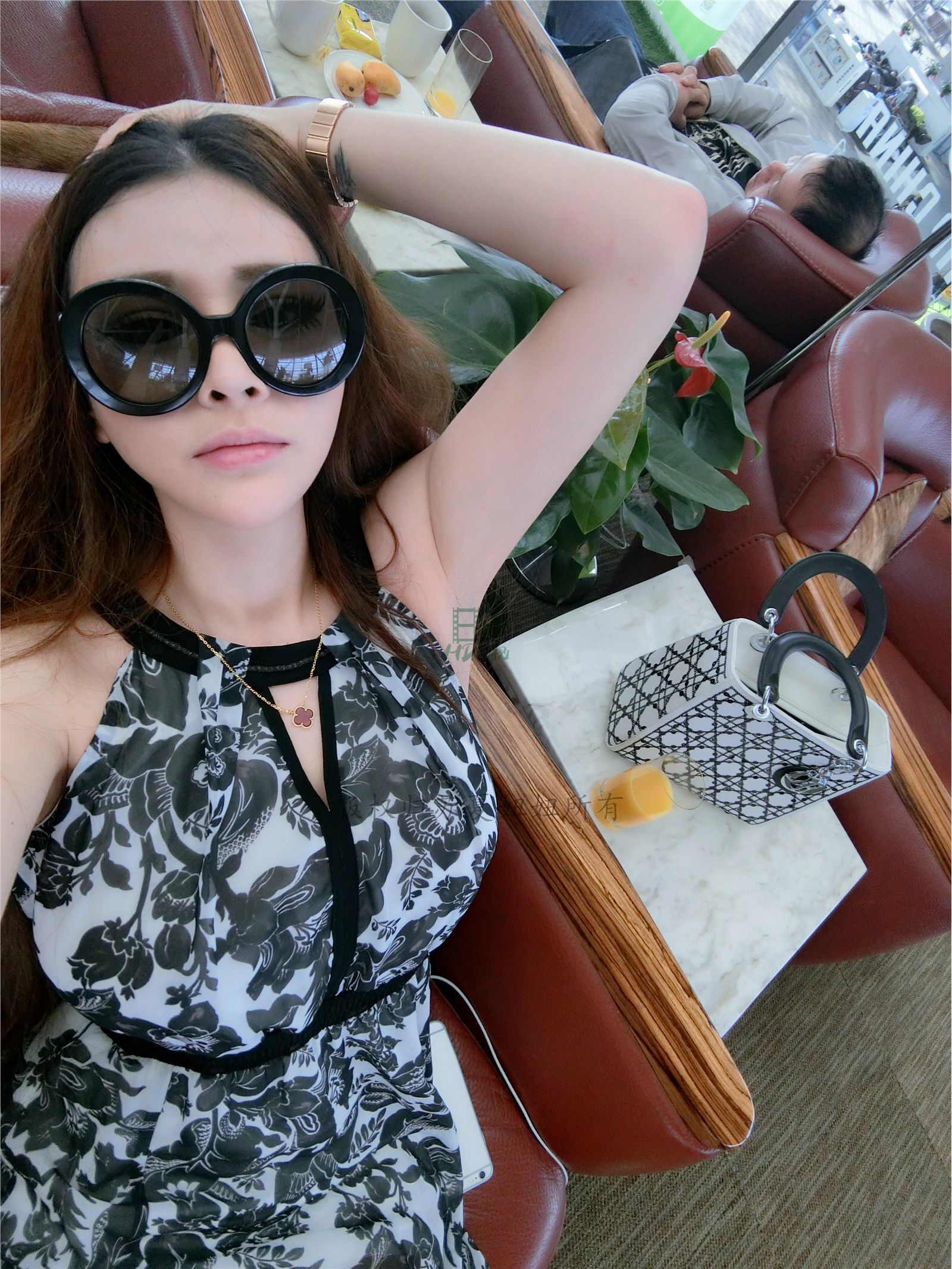 网络红人苏夏妞妞最新微博工作图集 全新苏夏