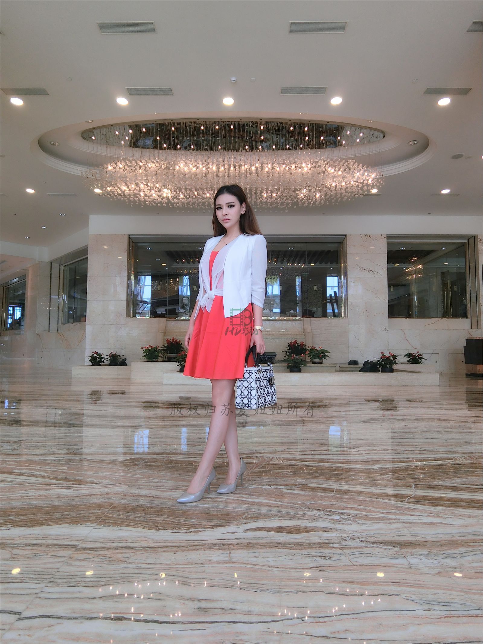 网络红人苏夏妞妞最新微博工作图集 全新苏夏