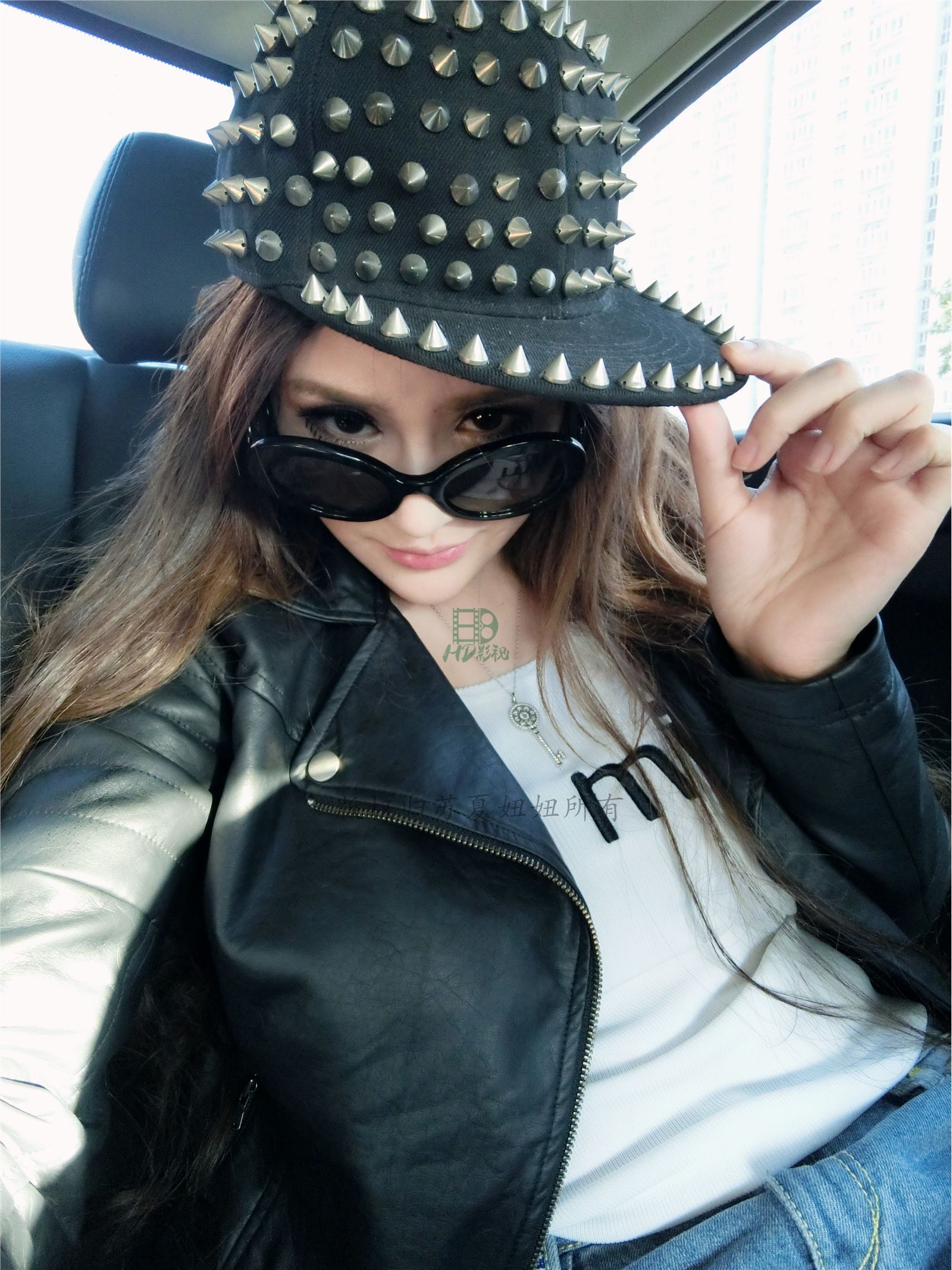 网络红人苏夏妞妞最新微博工作图集 全新苏夏