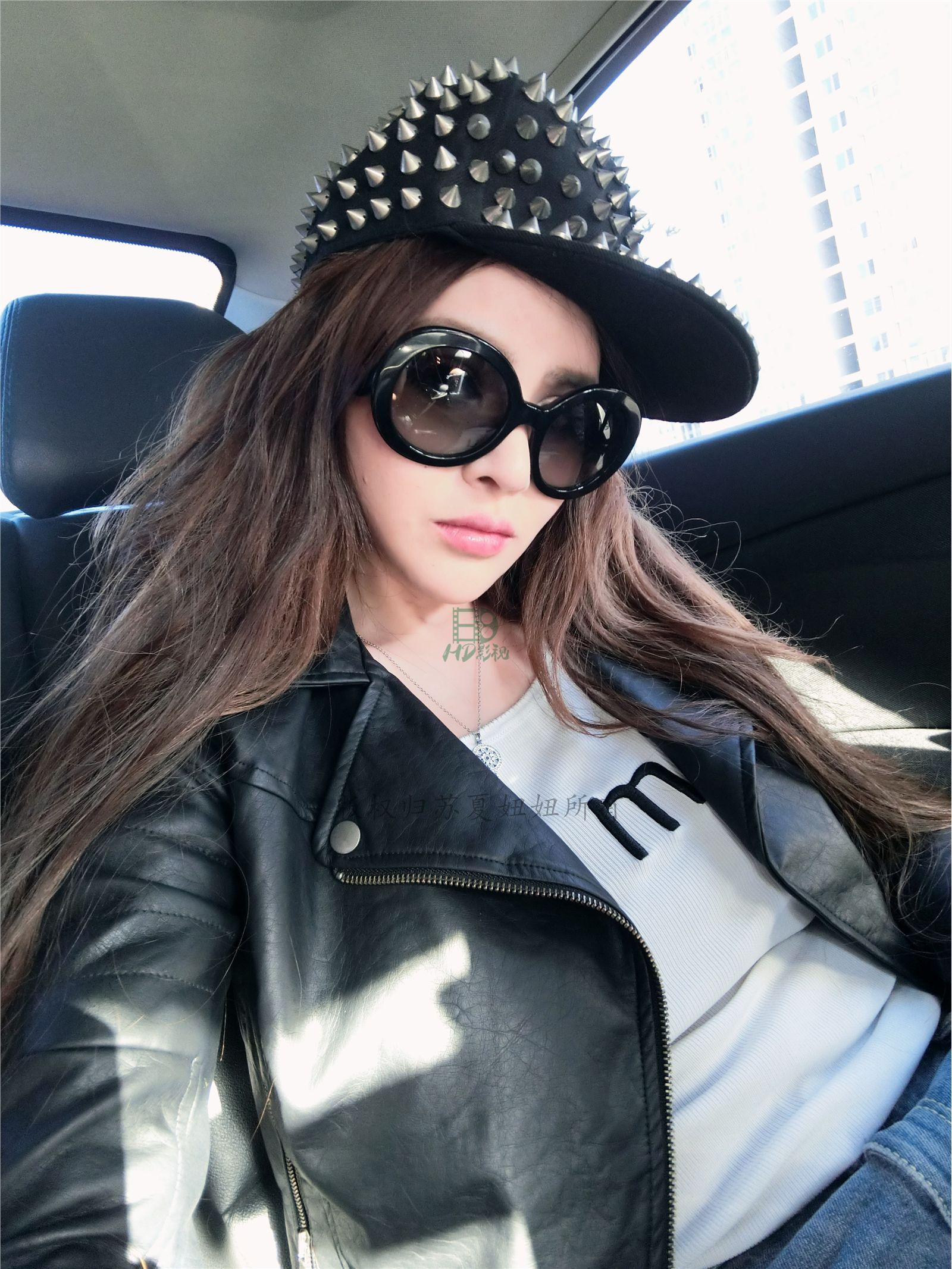 网络红人苏夏妞妞最新微博工作图集 全新苏夏