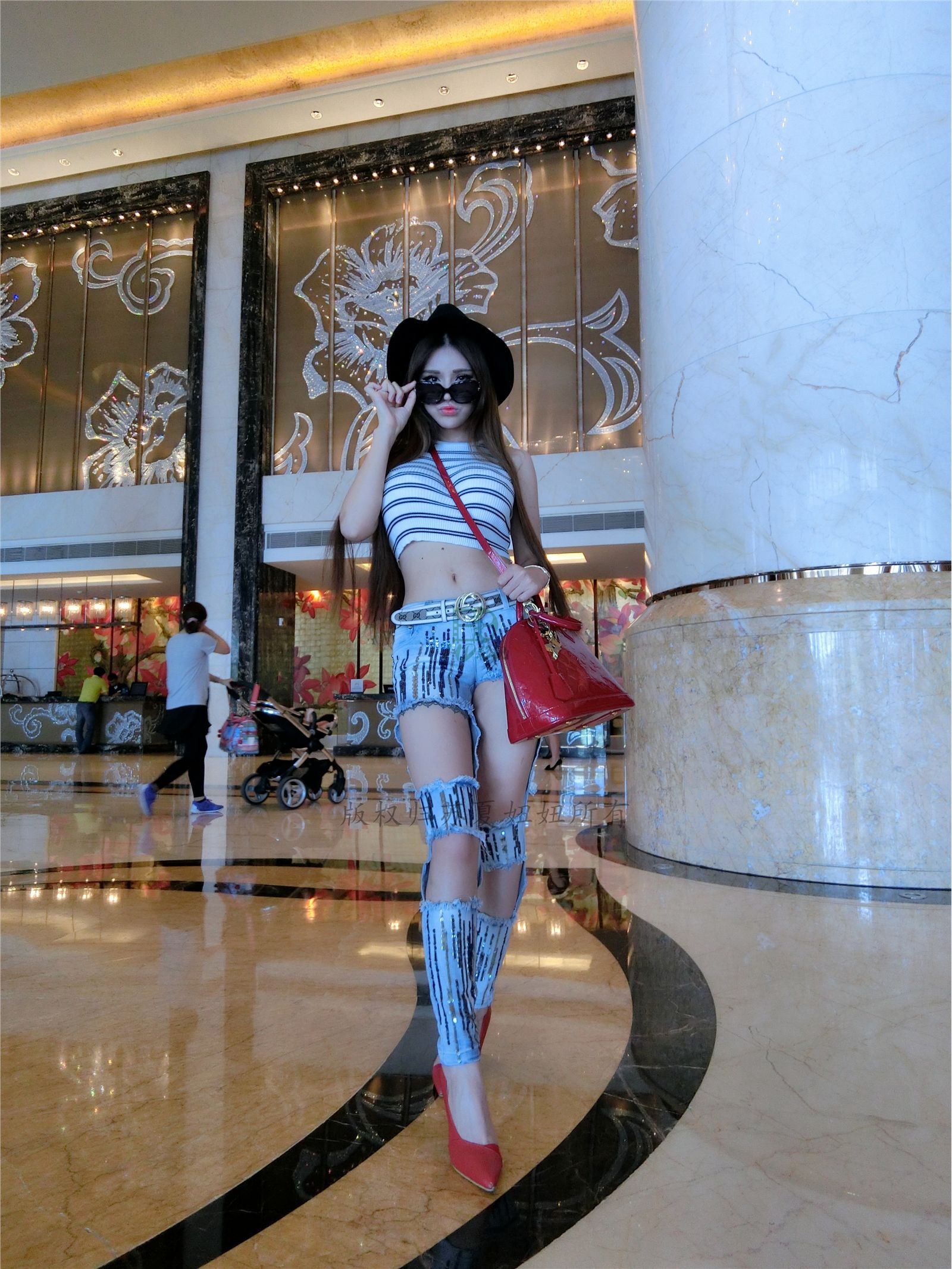 网络红人苏夏妞妞最新微博工作图集 全新苏夏