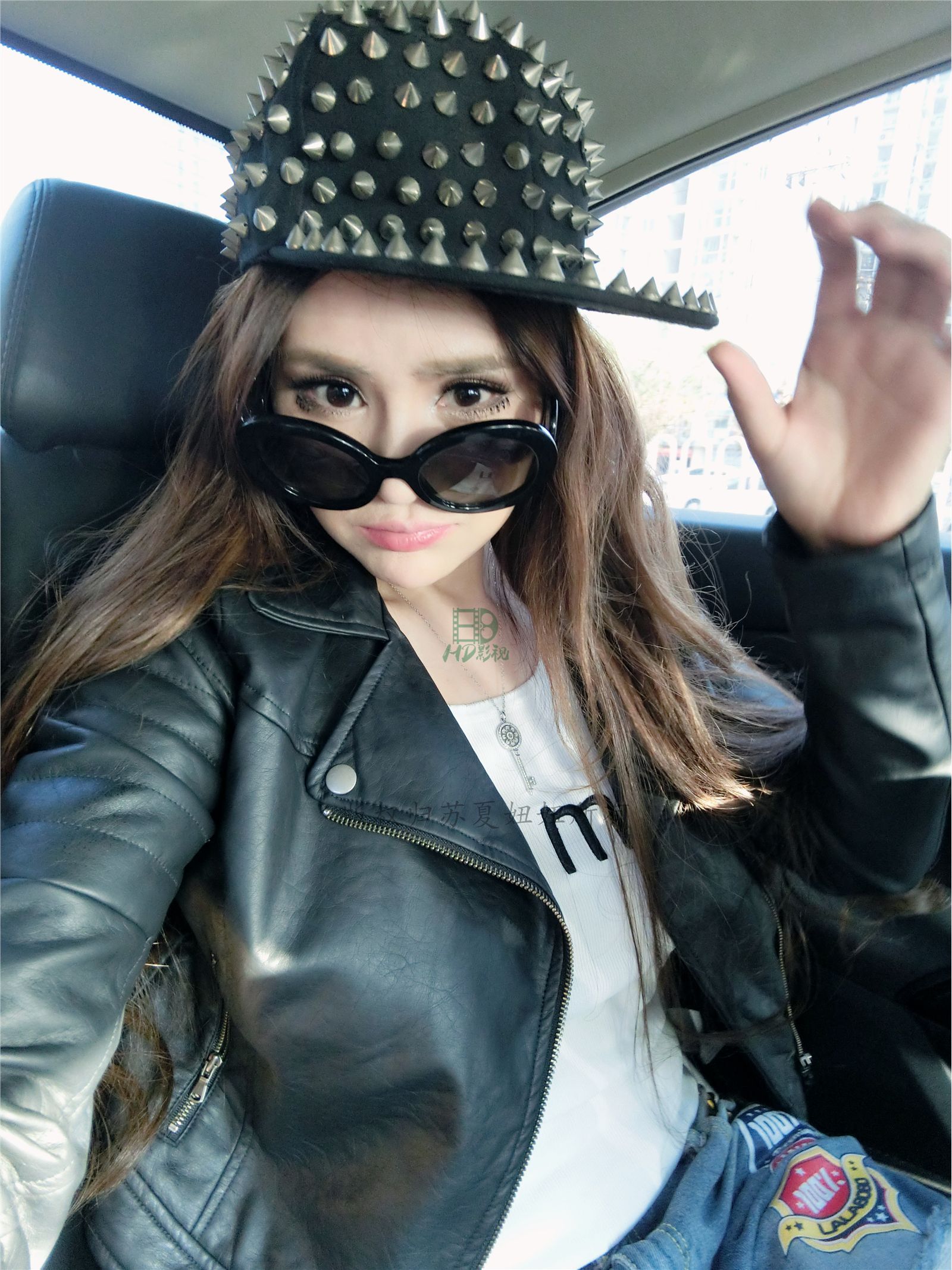 网络红人苏夏妞妞最新微博工作图集 全新苏夏