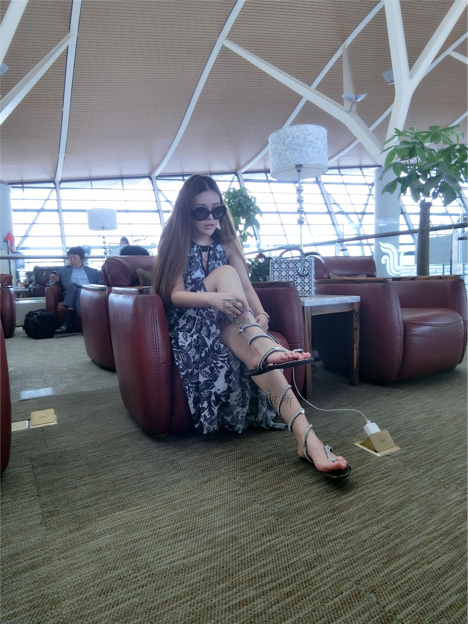 网络红人苏夏妞妞最新微博工作图集 全新苏夏