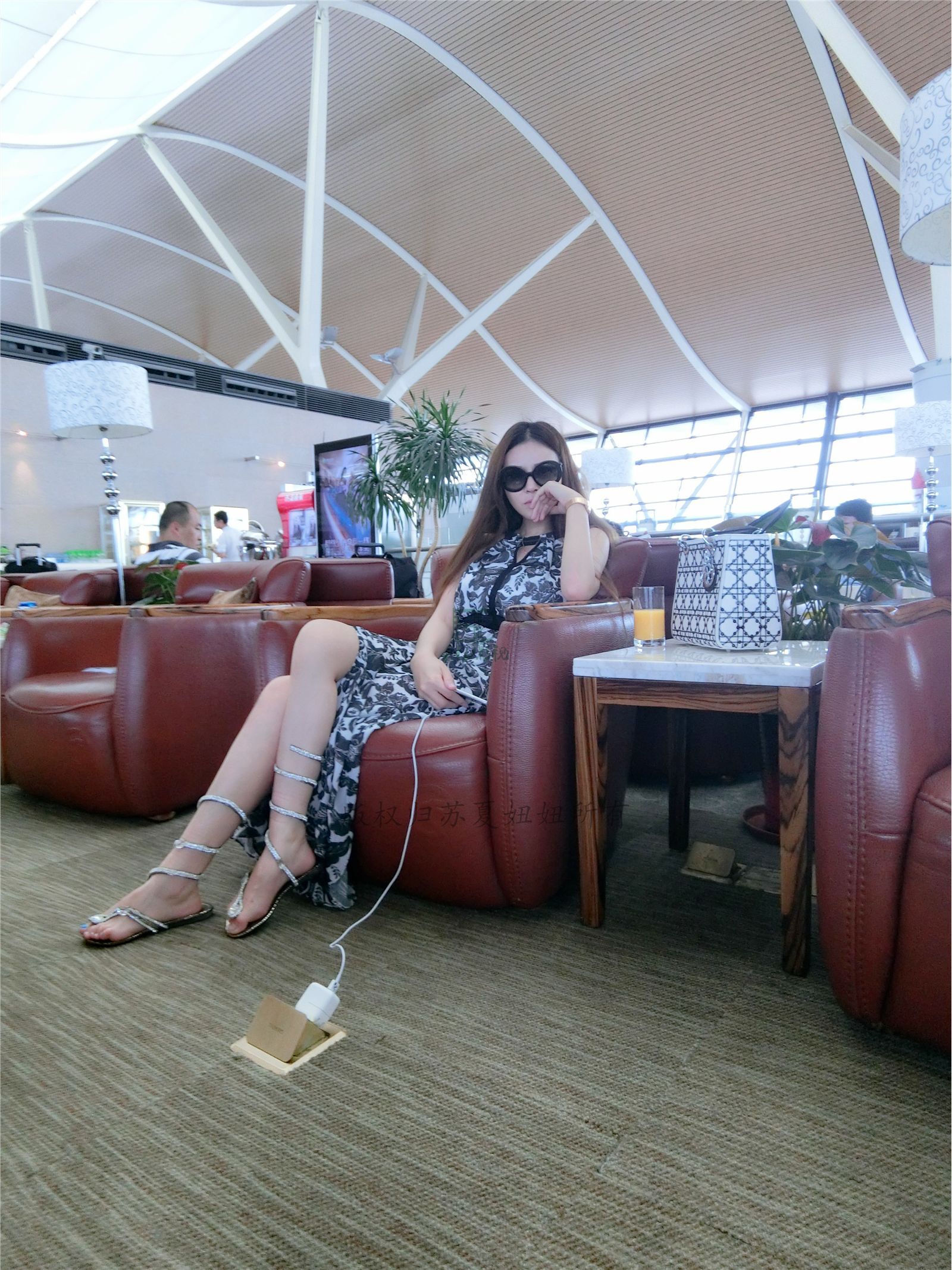 网络红人苏夏妞妞最新微博工作图集 全新苏夏