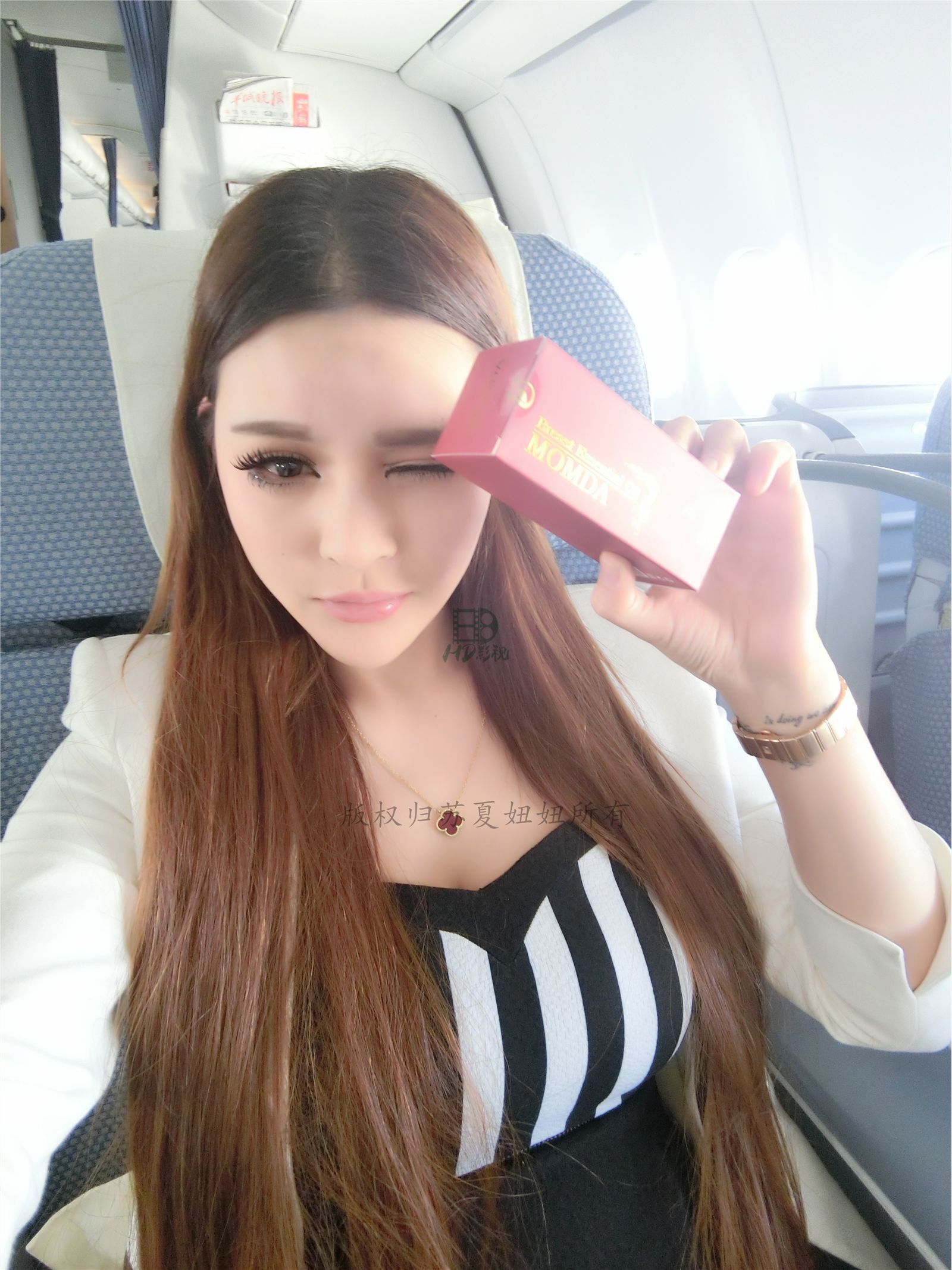 网络红人苏夏妞妞最新微博工作图集 全新苏夏