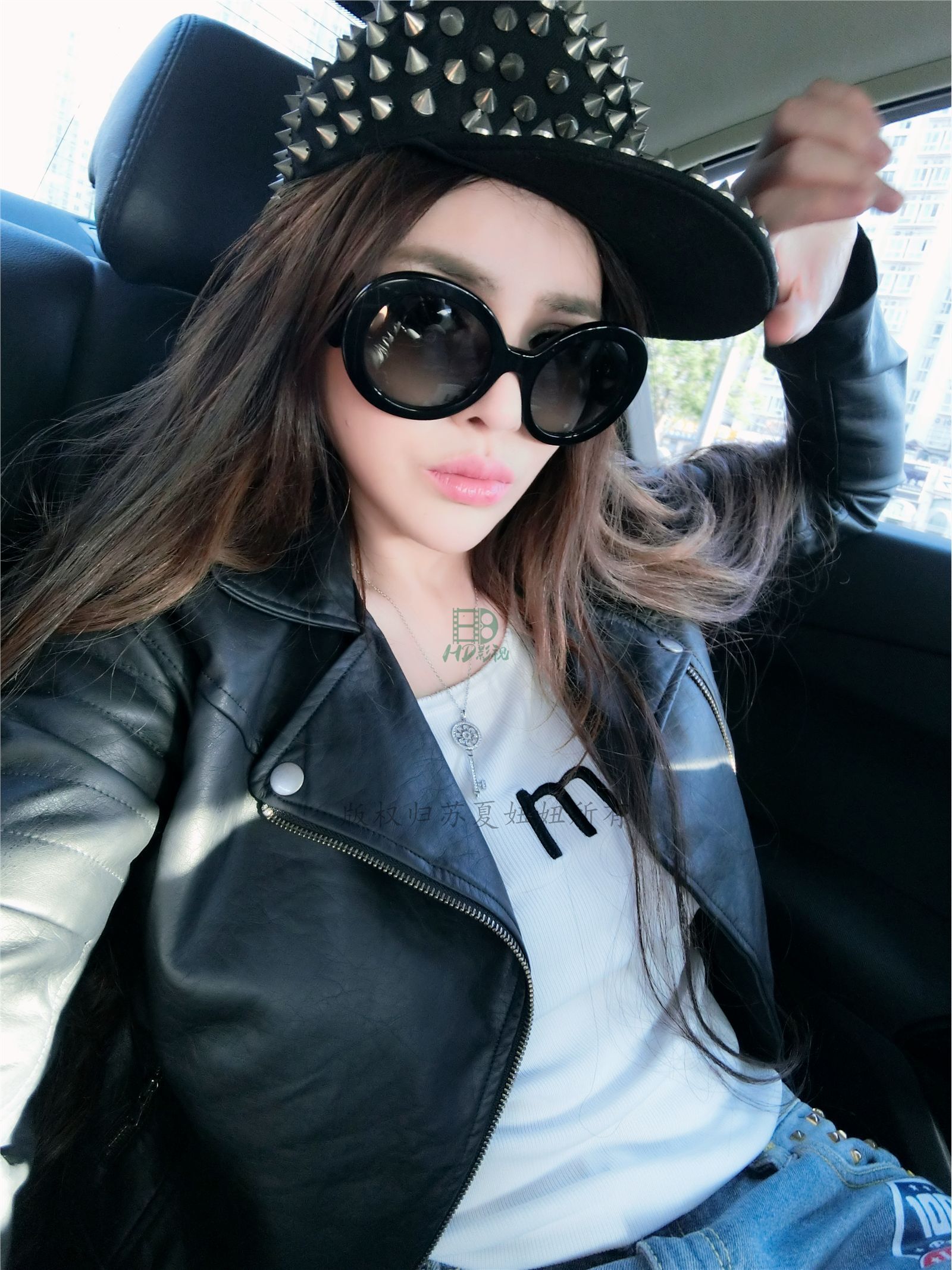 网络红人苏夏妞妞最新微博工作图集 全新苏夏