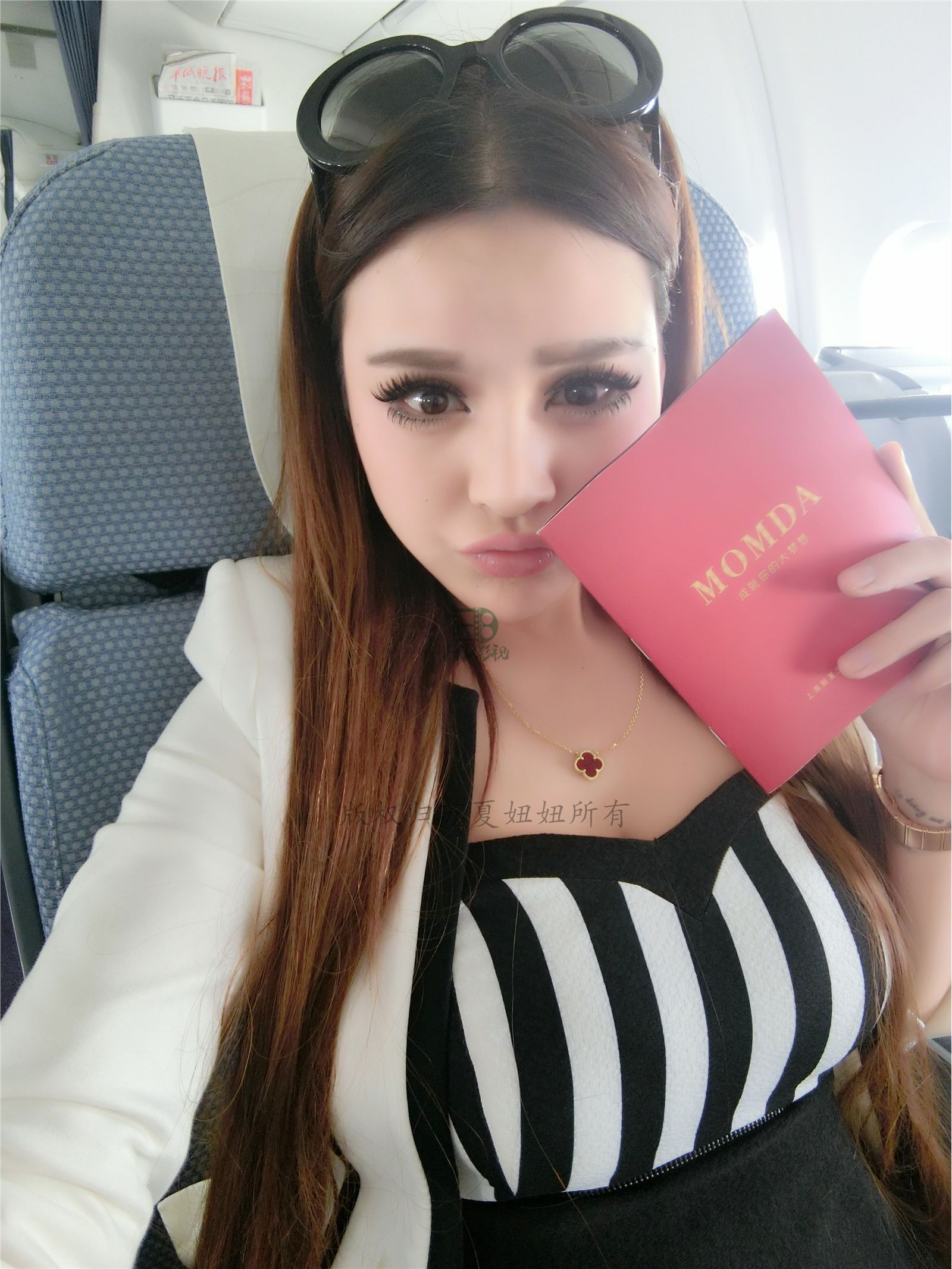 网络红人苏夏妞妞最新微博工作图集 全新苏夏