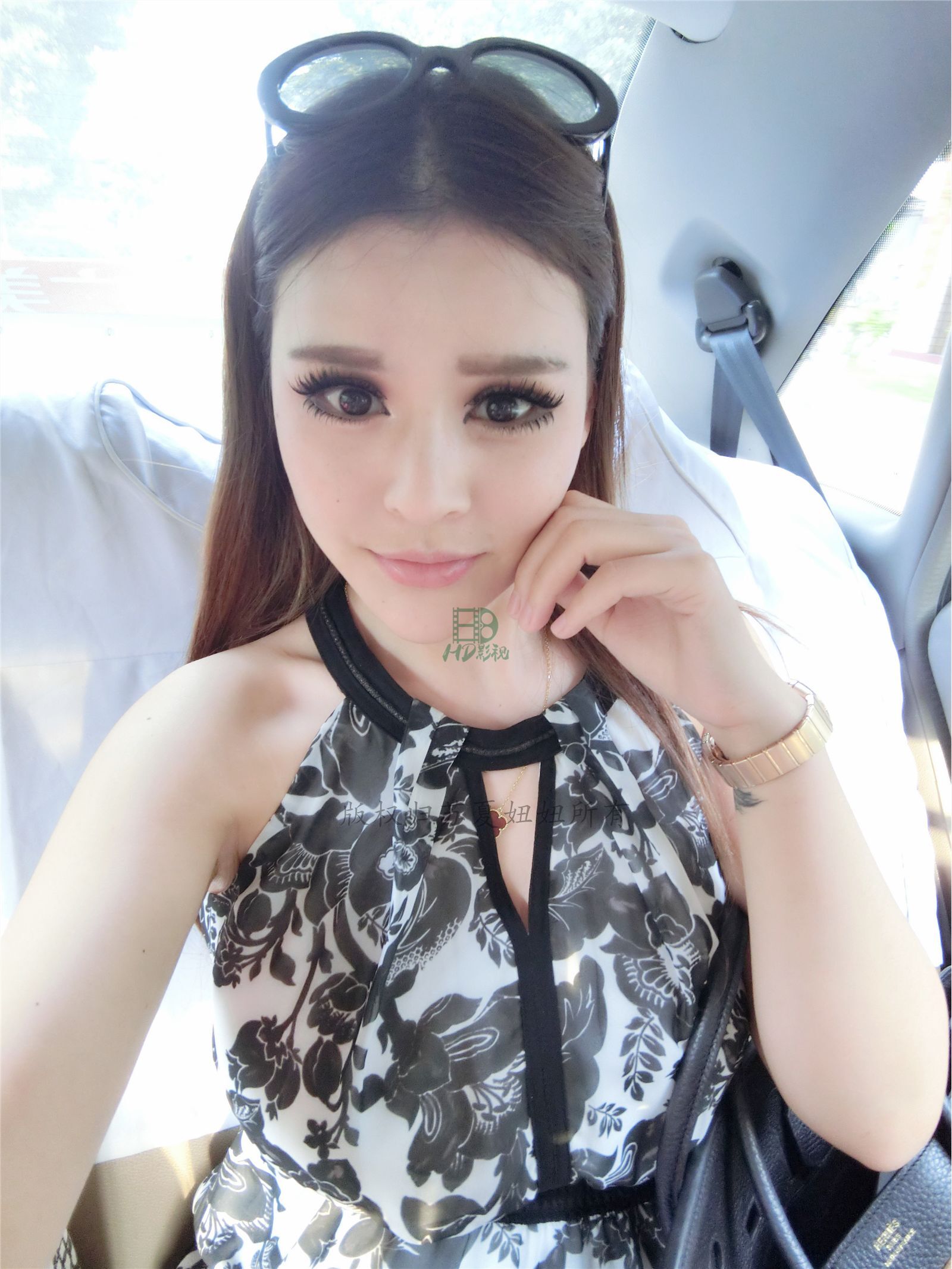 网络红人苏夏妞妞最新微博工作图集 全新苏夏