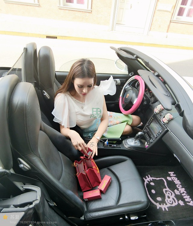 网络红人苏夏妞妞最新微博工作图集 全新苏夏