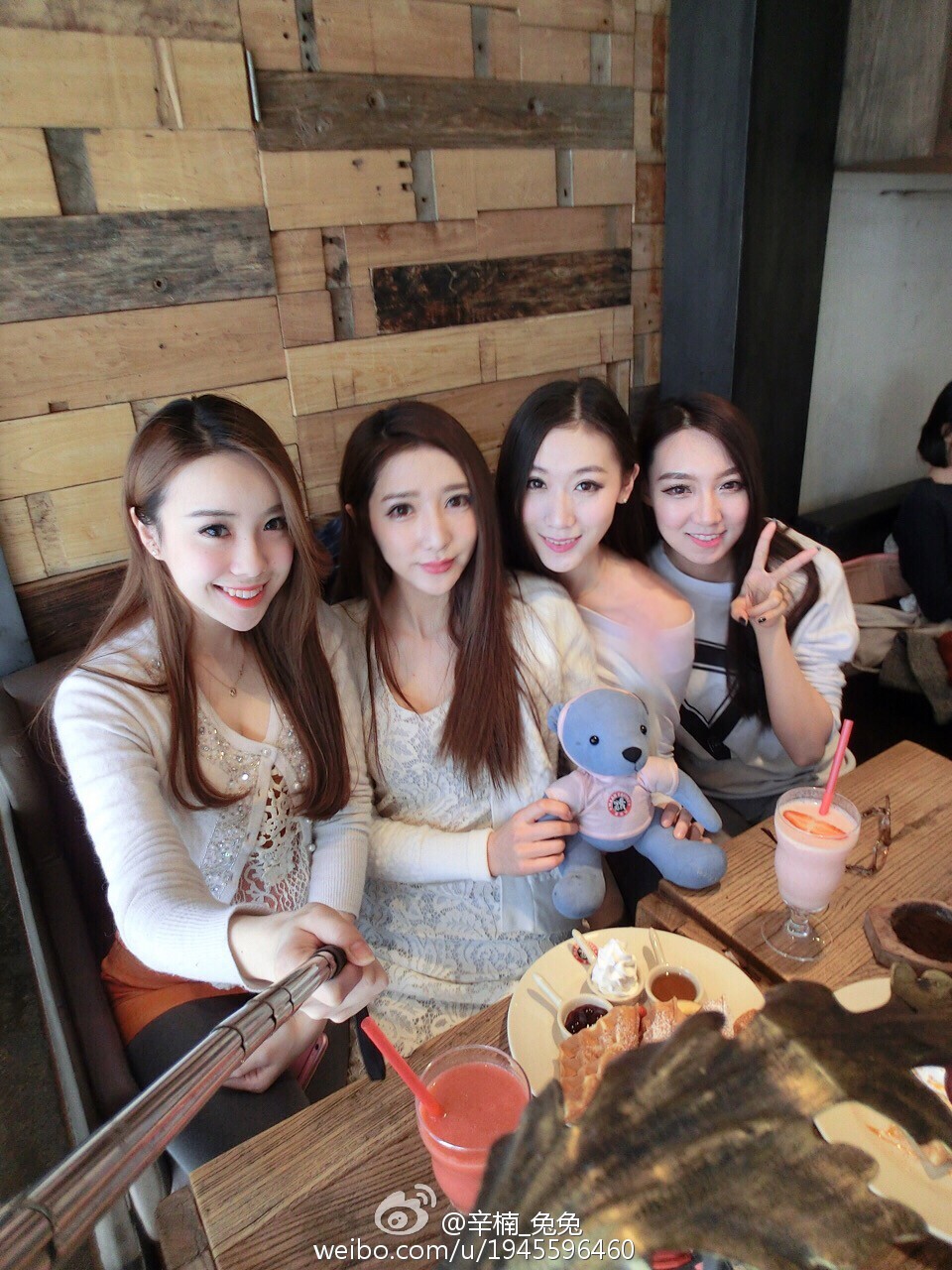 性感美女车模辛楠兔兔微博美图