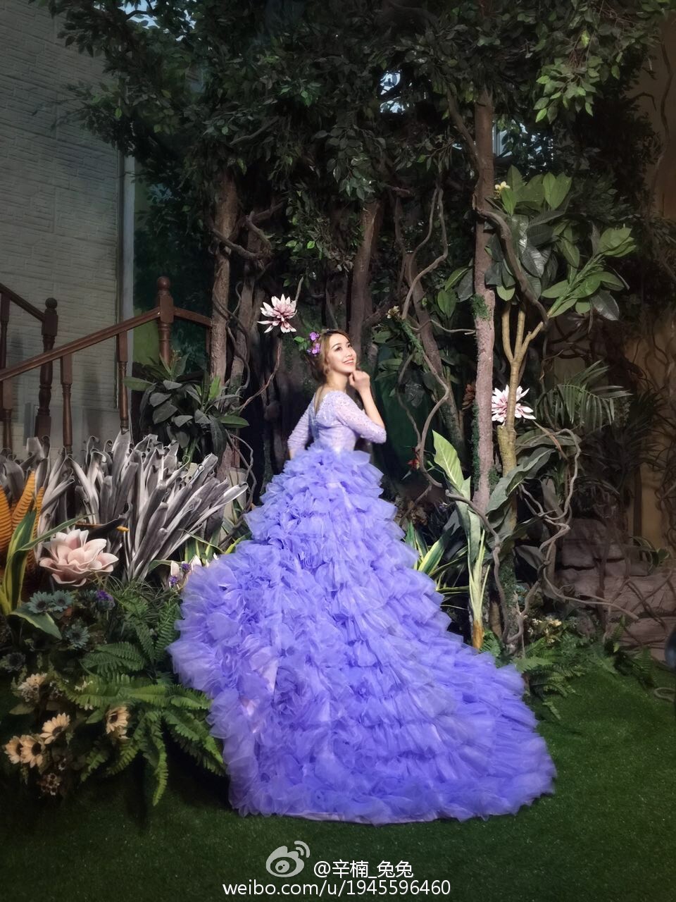 性感美女车模辛楠兔兔微博美图