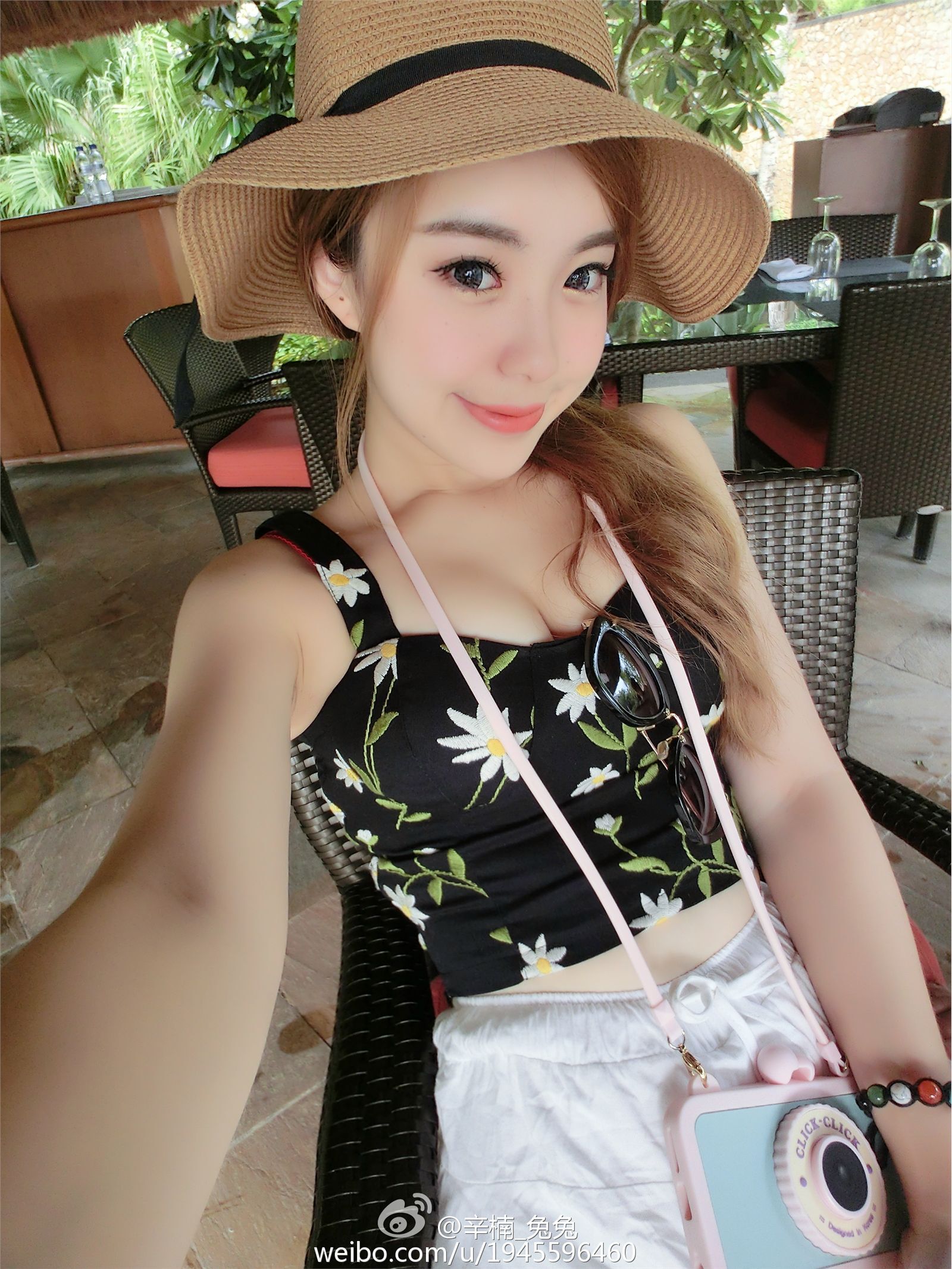 性感美女车模辛楠兔兔微博美图